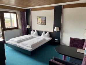 In-room safe, free WiFi, bed sheets