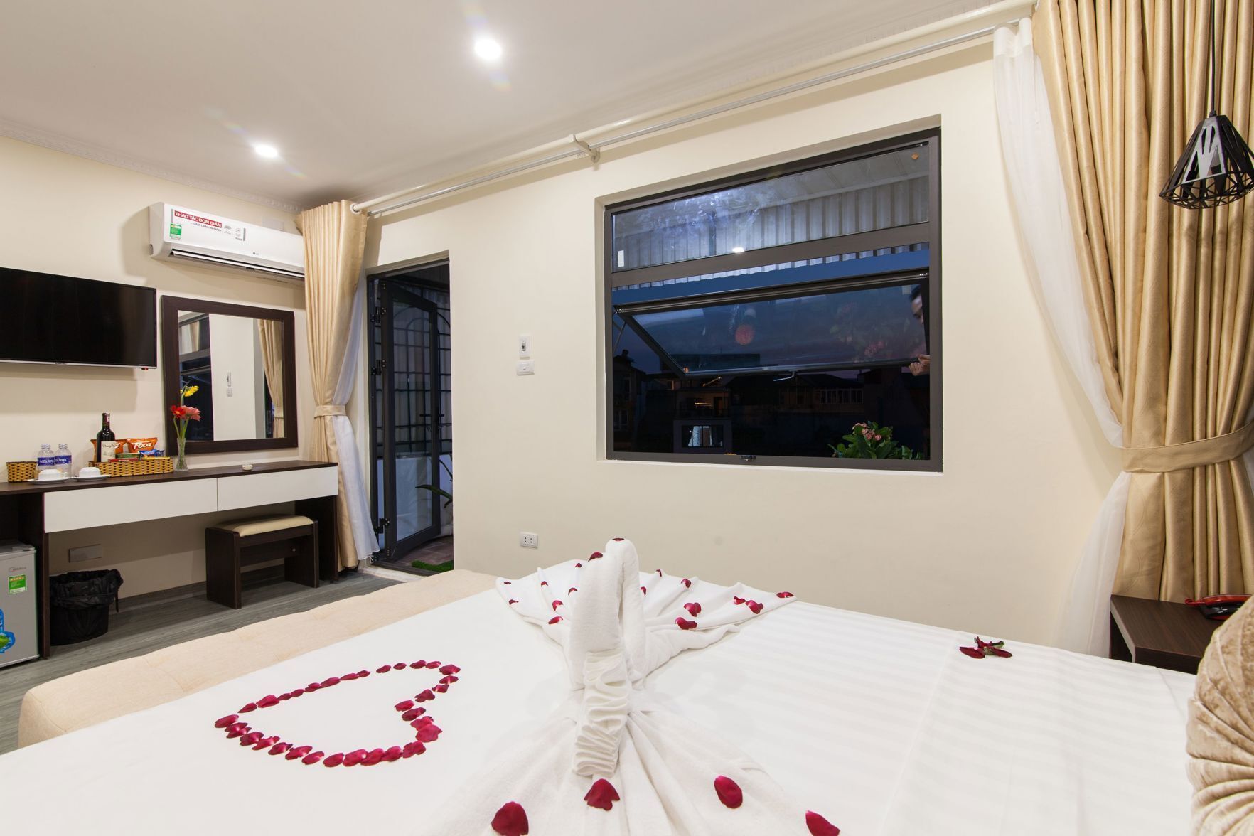 Minibar, in-room safe, desk, soundproofing