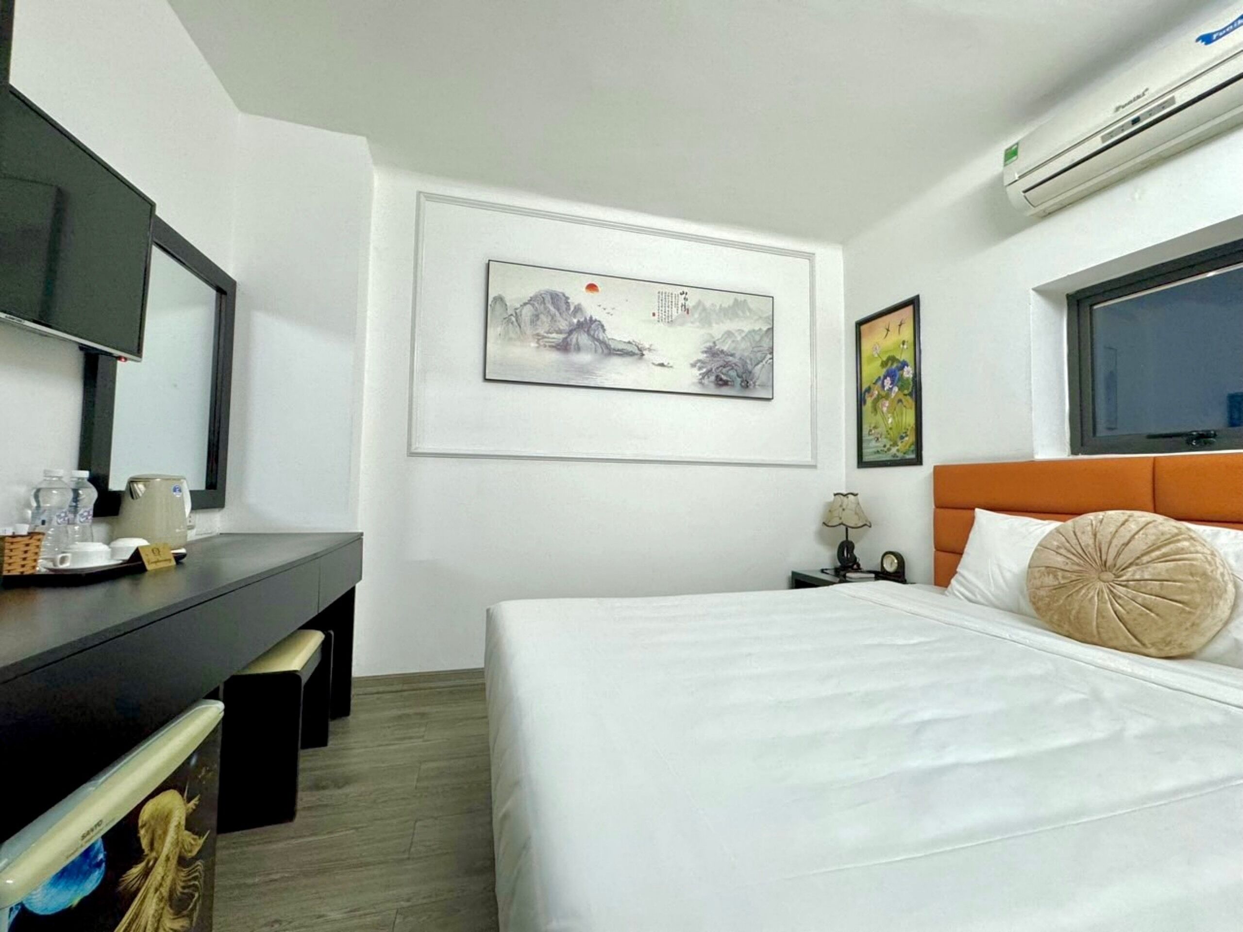 standard double room (bathroom outside) | 1 bedroom, minibar, in-room safe, desk