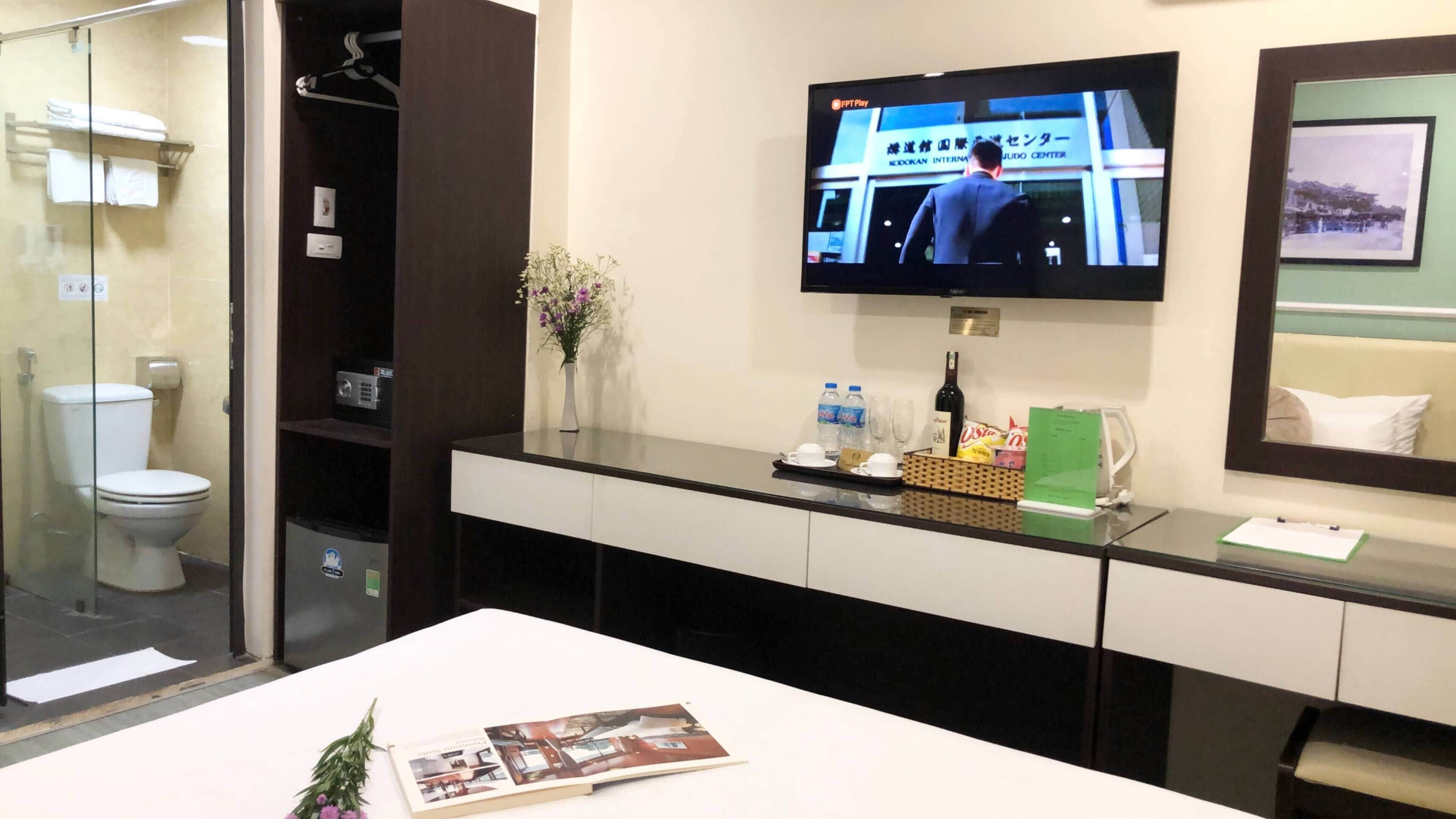 superior double room | 1 bedroom, minibar, in-room safe, desk