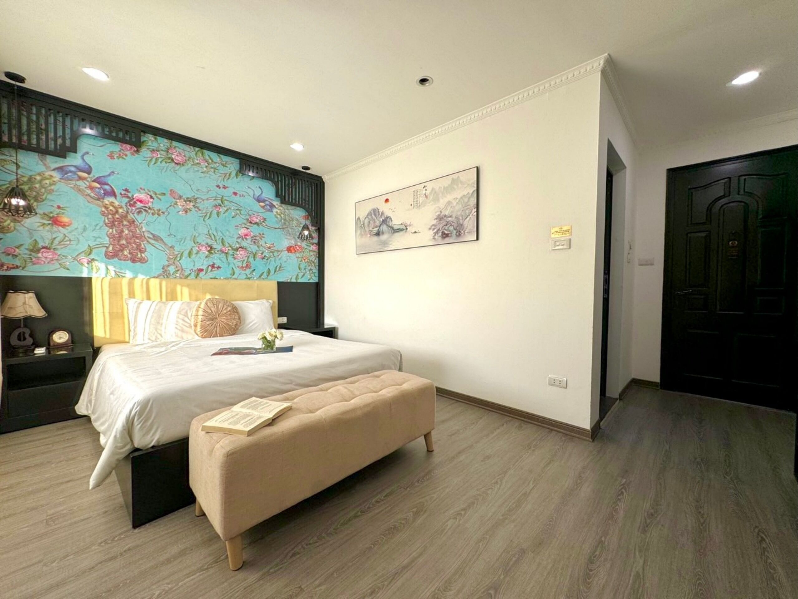 junior suite, 1 queen bed, balcony, city view | 1 bedroom, minibar, in-room safe, desk