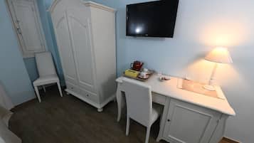Quarto casal (Celeste) | Frigobar, berços grátis, Wi-Fi de cortesia, roupa de cama