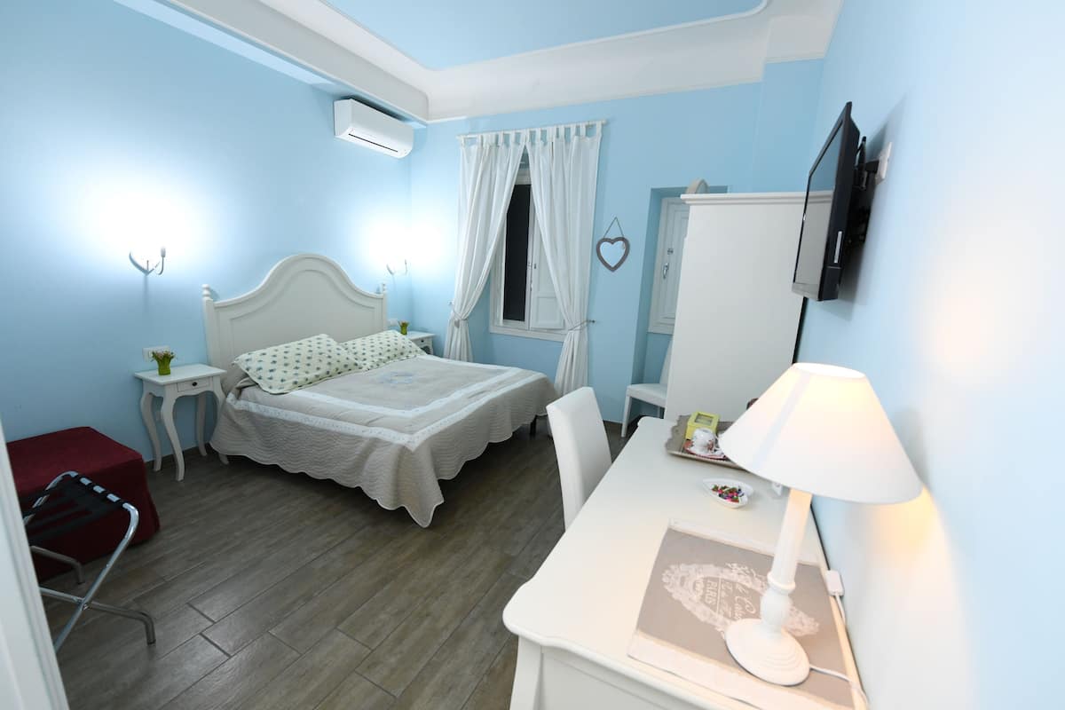 Minibar, free cots/infant beds, free WiFi, bed sheets