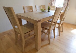 Maison Traditionnelle, 1 chambre, côté montagne | Coin séjour | Télévision LCD