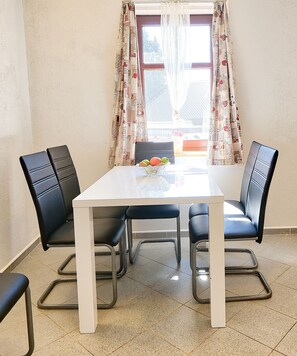 Traditional House, 1 Bedroom, Mountainside | Dining room - Jacob´s Resort House Podkoren (Kranjska Gora)