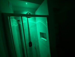 City Quadruple Room, Private Bathroom (City) | Bathroom | Shower, free toiletries, slippers, bidet