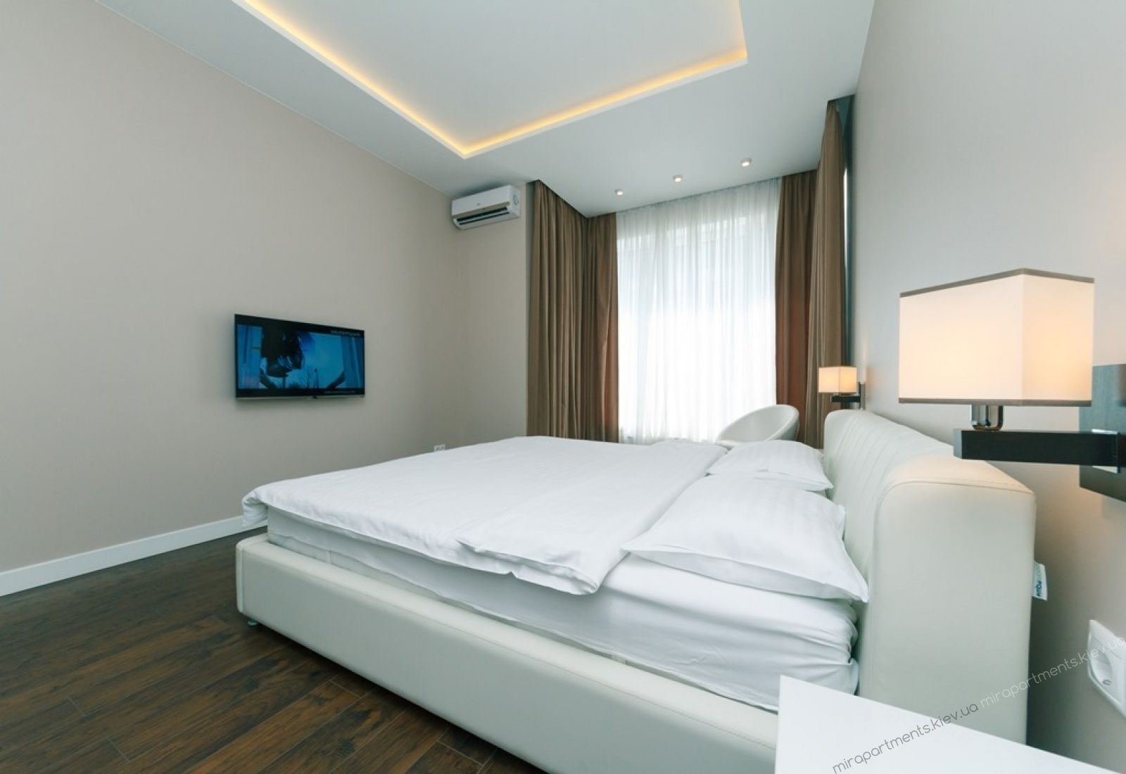 Apartamento empresarial, 1 quarto, sacada | 1 quarto, ferros/tábuas de passar roupa, Wi-Fi de cortesia