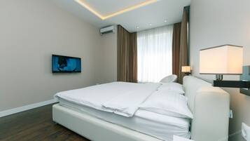 Apartamento empresarial, 1 quarto, sacada | 1 quarto, ferros/tábuas de passar roupa, Wi-Fi de cortesia