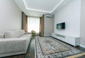 Business Apartment, 1 Bedroom, Balcony | Living room