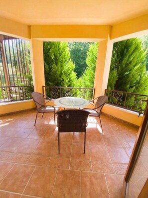 Chambre Double Confort (Corner) | Terrasse/Patio