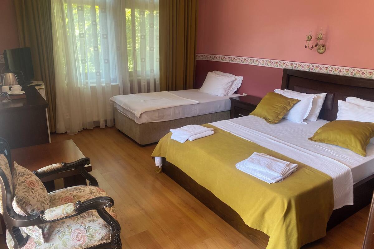 1 bedroom, premium bedding, free minibar, desk