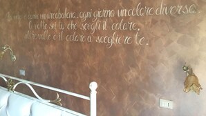 A wall with a quote in Italian. - B&B Arcobaleno (Gallipoli)