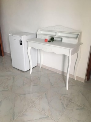A white desk with drawers and a small white refrigerator next to it. - B&B Arcobaleno (Gallipoli)