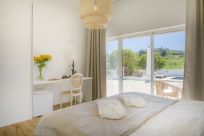 King Room With Pool View | 1 Schlafzimmer, Minibar, Zimmersafe, individuell dekoriert