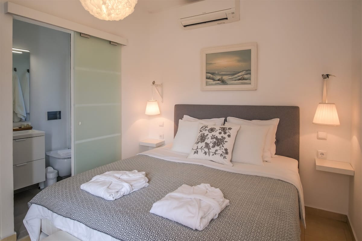 Kamar Double Standar | 1 kamar tidur, minibar, brankas, dan didekorasi berbeda-beda