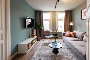 Flat-screen TV -  Bloemendaal Hotel Collection Apartments (Bloemendaal)