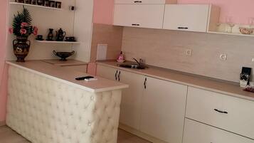 Exclusive Studio Suite, 1 Bedroom | 1 bedroom, in-room safe, iron/ironing board, free cots/infant beds