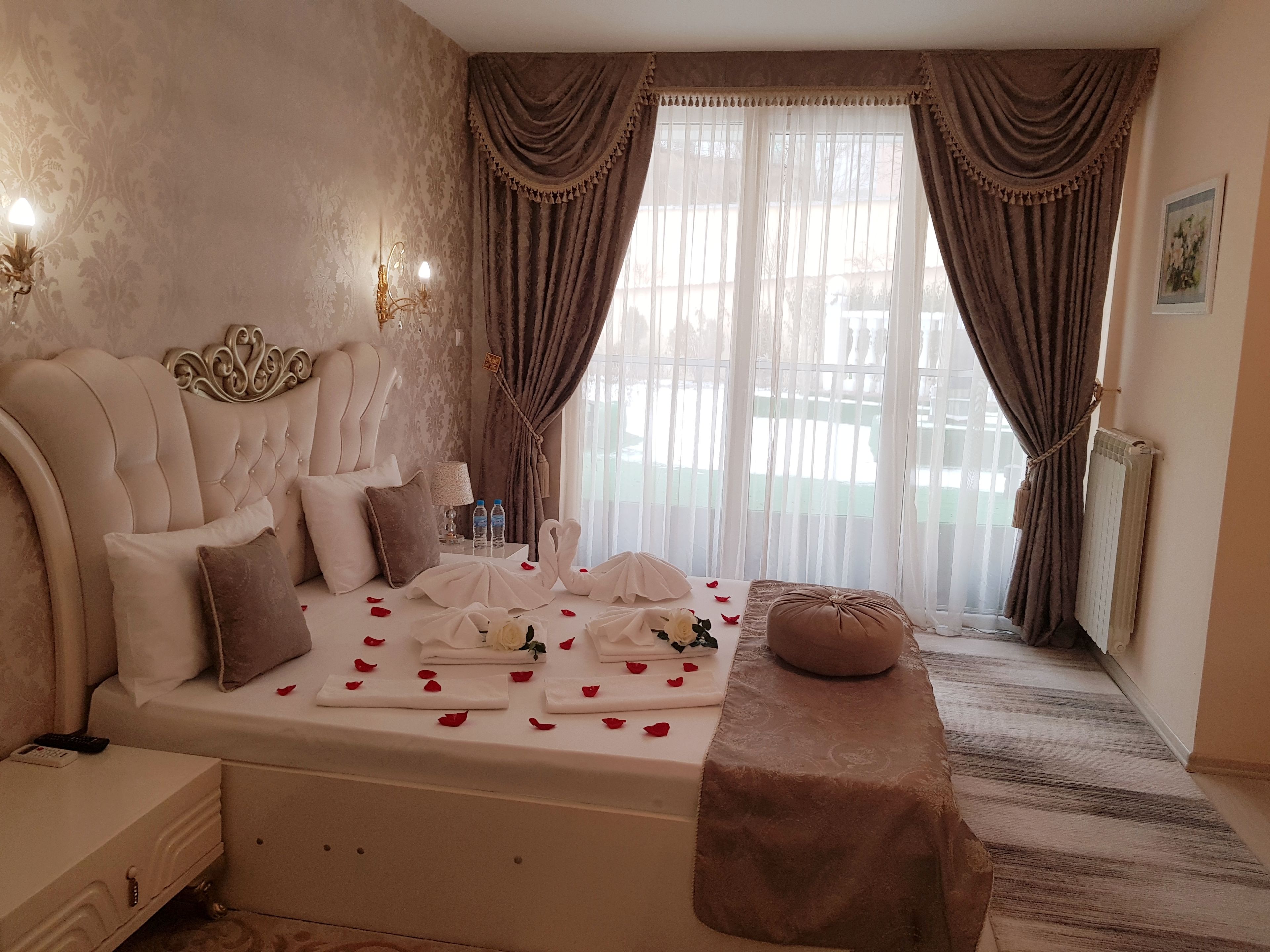 exclusive studio suite, 1 bedroom | 1 bedroom, in-room safe, iron/ironing board, free cots/infant beds