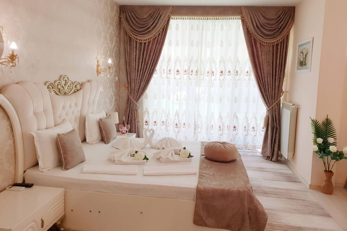 exclusive studio suite, 1 bedroom | property grounds