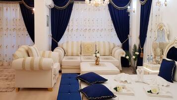 Suite estudio exclusiva, 1 habitación | 1 habitación y caja de seguridad en la habitación