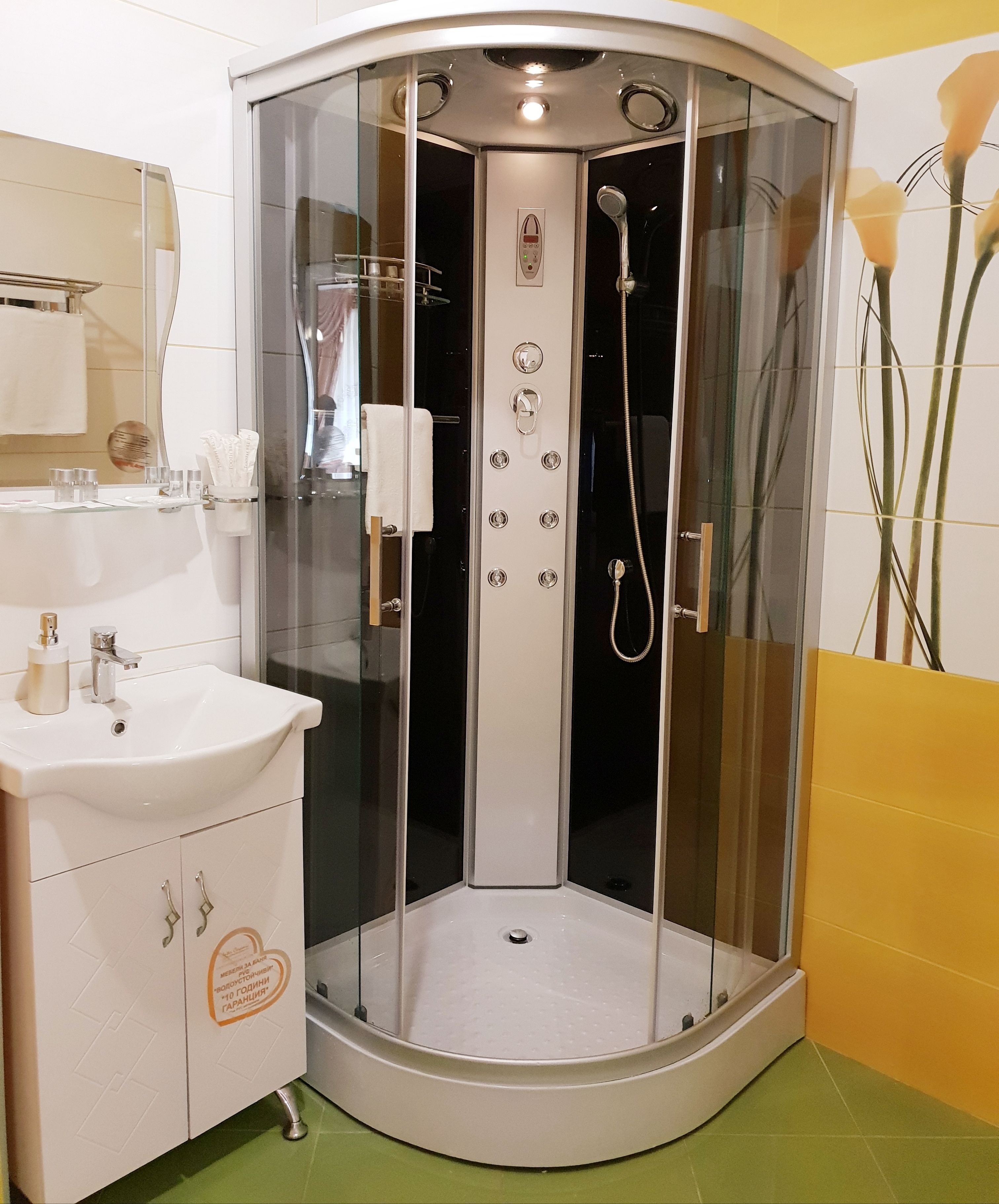 exclusive studio suite, 1 bedroom | bathroom | shower, free toiletries, hair dryer, bathrobes