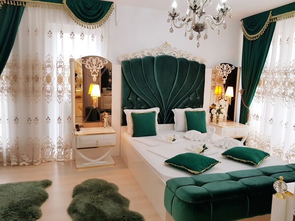 1 quarto, cofres nos quartos, ferros/tábuas de passar roupa