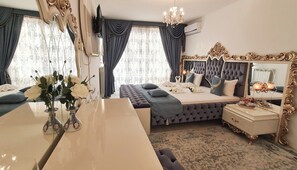 1 غرفة نوم وخزنة داخل الغرفة ومكواة/لوح كي وأسرّة أطفال/رضّع (مجانًا)