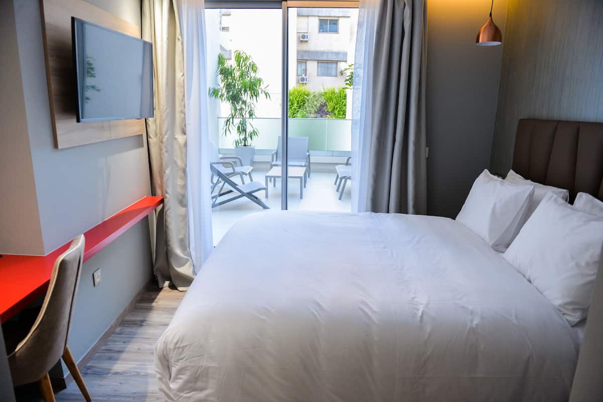1 bedroom, premium bedding, in-room safe, desk