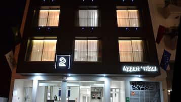 Fachada del alojamiento - Noche