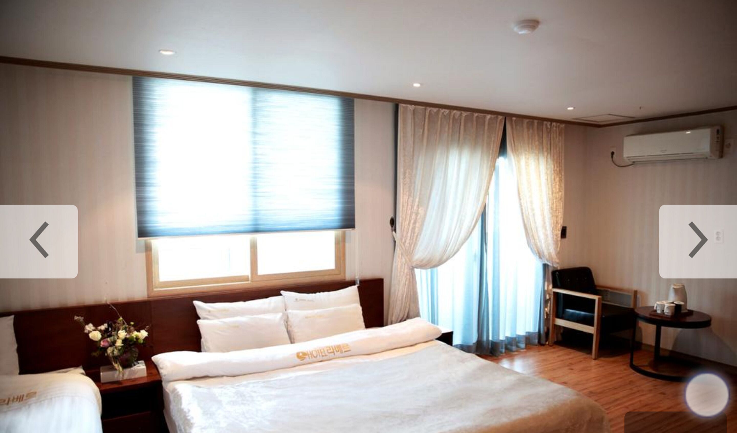 1 bedroom, desk, blackout curtains, soundproofing
