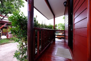 Standard Twin Room | Balcony