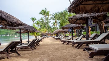 Vlak bij het strand, snorkelen, een strandbar