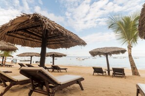 Nær stranden, snorkling og strandbar