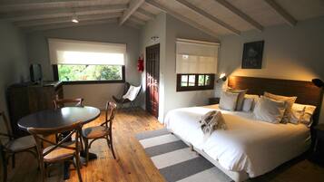 Bungalow junior, 1 habitación, en el área del jardín | Caja de seguridad en la habitación, muebles diferentes y wifi gratis