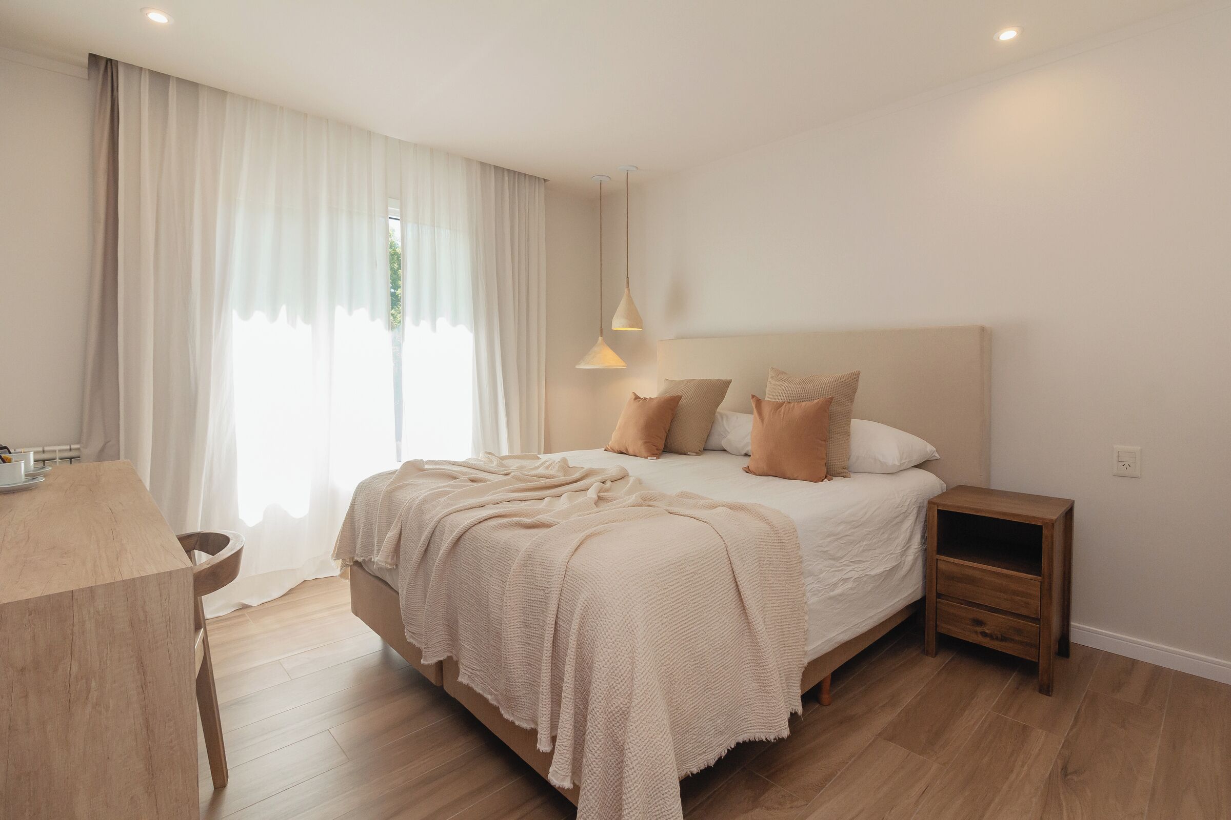 Phòng đôi tiện nghi đơn giản, 1 giường cỡ queen, tầng trệt | Két bảo mật tại phòng, trang bị nội thất với thiết kế riêng biệt 