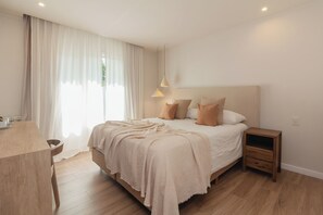 Dobbeltrom – comfort, 1 queensize-seng, 1. etasje | Safe på rommet, individuelt innredet og wi-fi (inkludert)