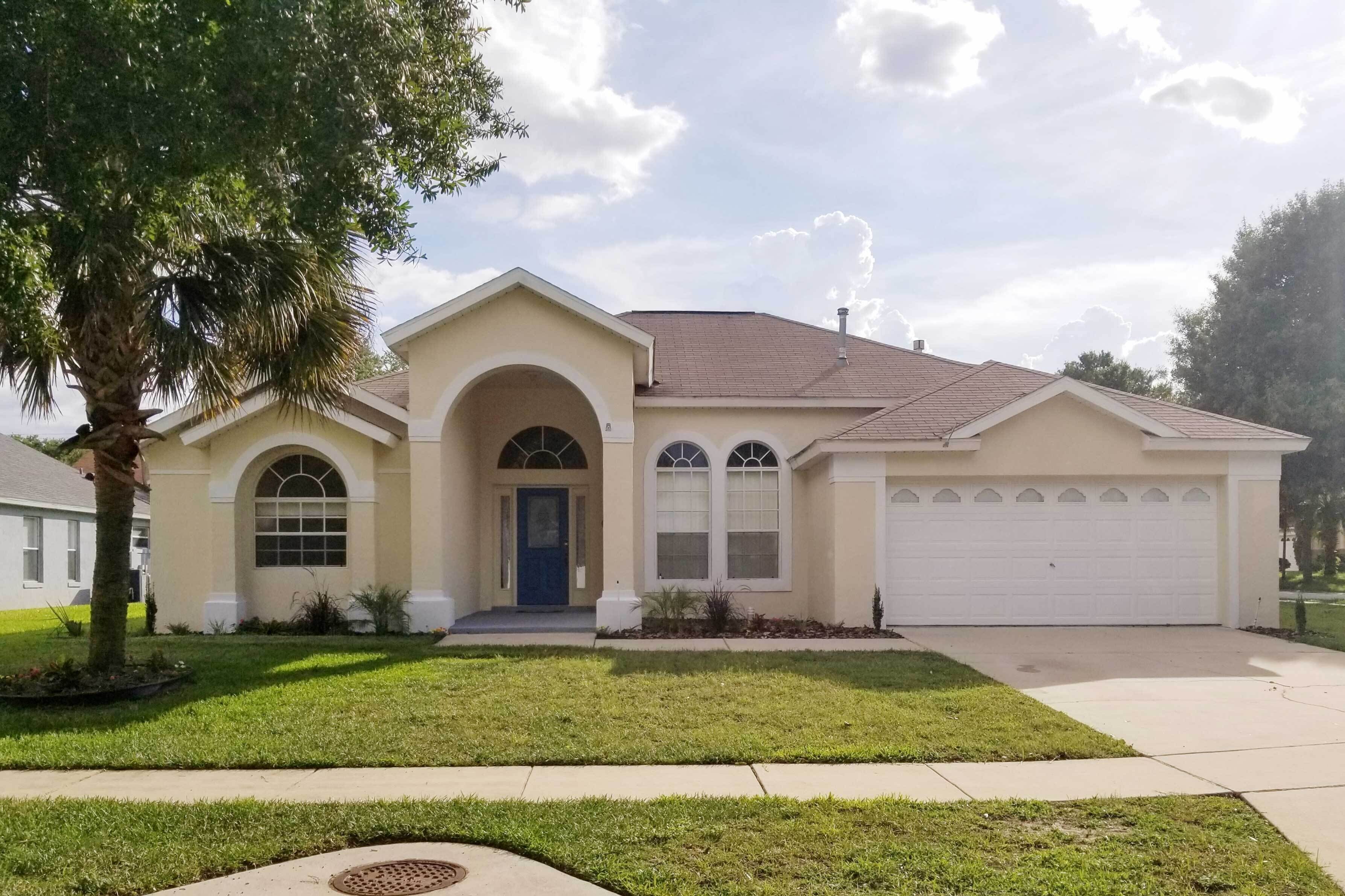 Clermont Villa w/ Pool & Lanai - 12 Mi to Disney!