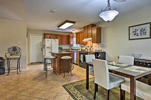 Dining - 2 Mi to Lake McQueeny: Gem w/ Covered Patio (McQueeney)