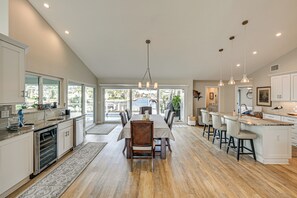 Dining - 2 Mi to South Beach: Waterfront Home w/ Lanai! (Marco Island)