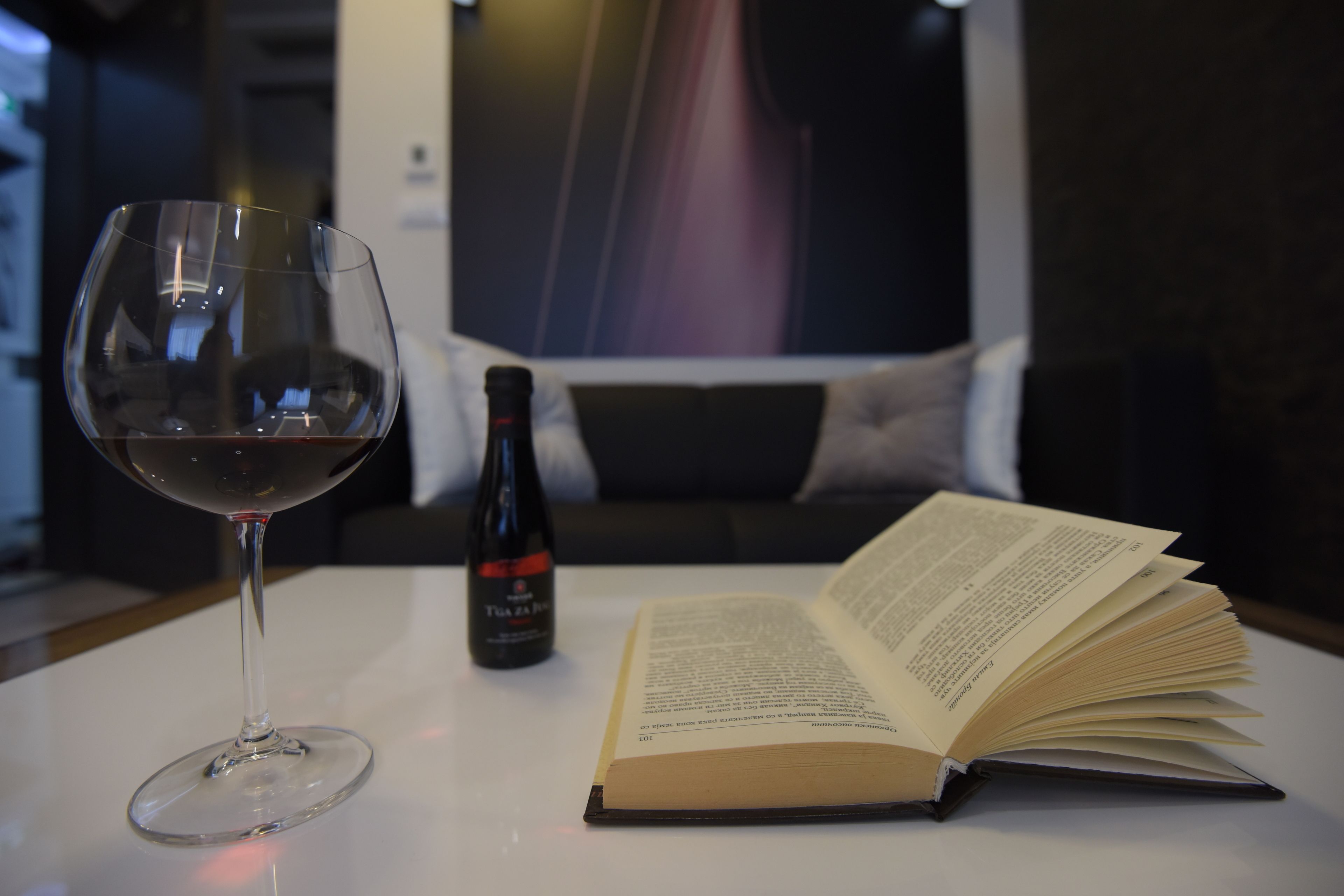 deluxe room, 1 queen bed | premium bedding, minibar, in-room safe, laptop workspace