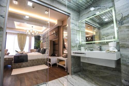 Junior Suite, 1 King Bed | Bathroom