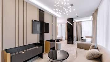 Signature Suite, 1 Queen Bed, Jetted Tub, Pool View | Living area | Flat-screen TV