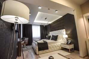 Superior Room, 1 Queen Bed | Premium bedding, minibar, in-room safe, laptop workspace - Hotel Mirror Skopje (Petrovec)