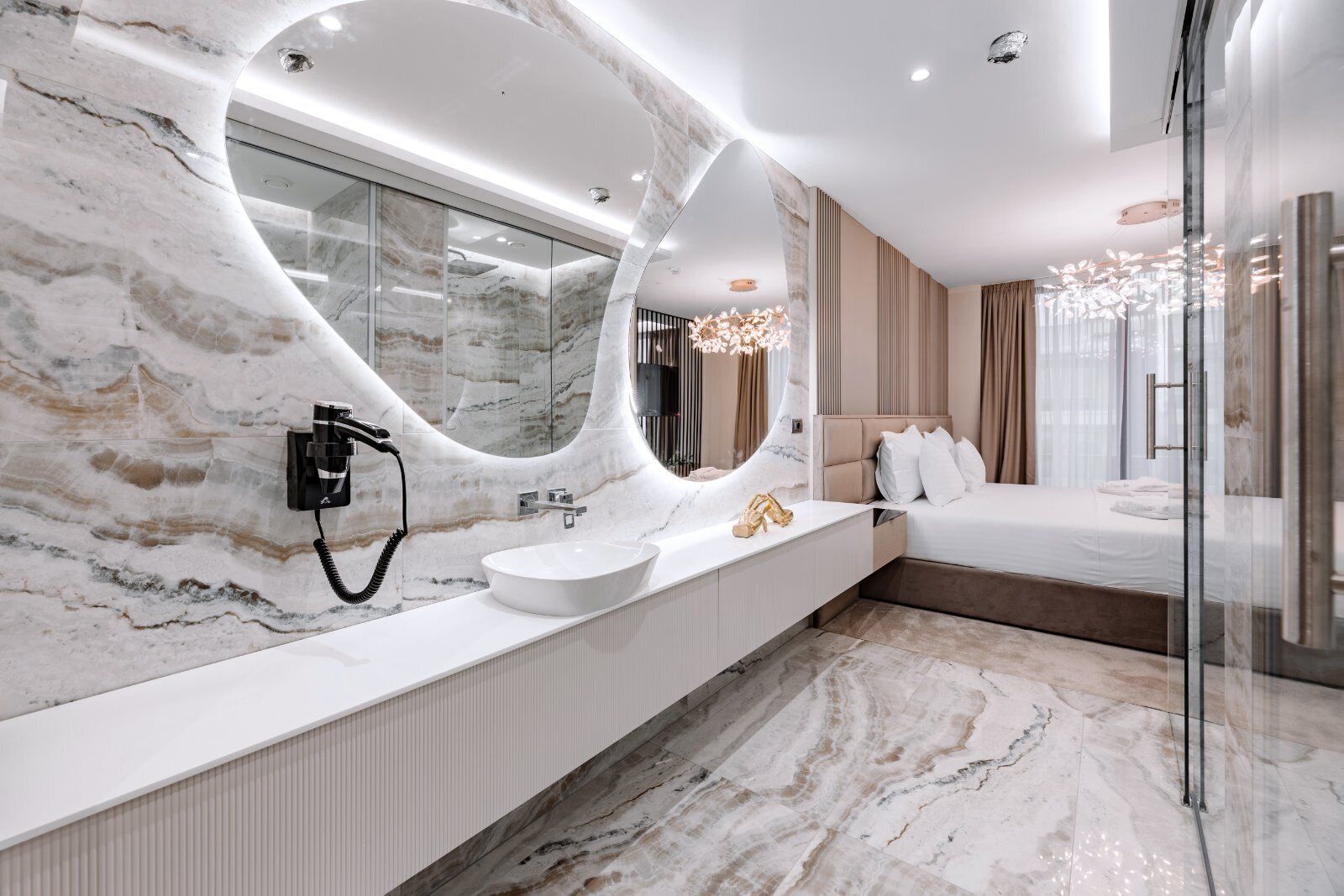 signature suite, 1 queen bed, jetted tub, pool view | bathroom | shower, free toiletries, hair dryer, bathrobes