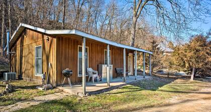 'The Burgundy Cabin' Iowa Retreat: Pond & Fire Pit