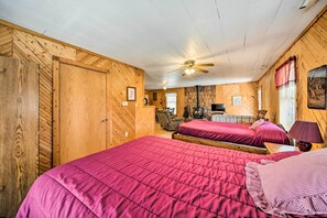 Internet, bed sheets - 'The Burgundy Cabin' Iowa Retreat: Pond & Fire Pit (Spragueville)