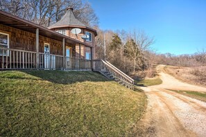 Exterior - Rustic Iowa Cabin: 10 Mi to Maquoketa Caves (Spragueville)