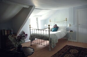 5 habitaciones, tabla de planchar con plancha, wifi y ropa de cama 