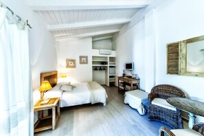 Ropa de cama de alta calidad y minibar 