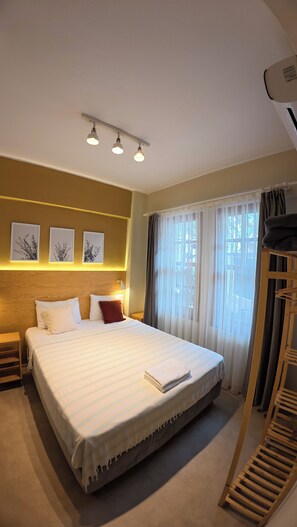 Iron/ironing board, free WiFi, bed sheets - No 22 Hotel Riders' Inn (Ula)